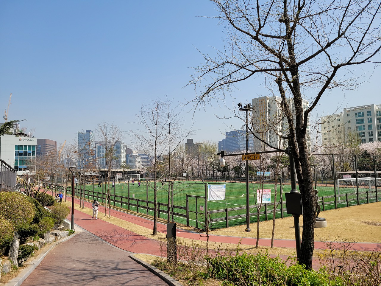 （巴黎奥运）中国组合拿下巴黎奥运首金：举重若轻真少年.